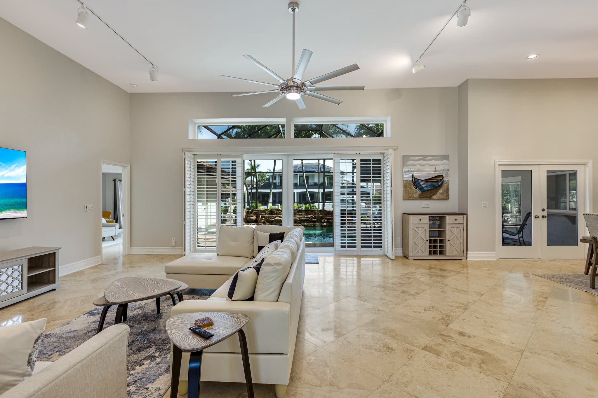 Living area with wet bar and doors to the lanai