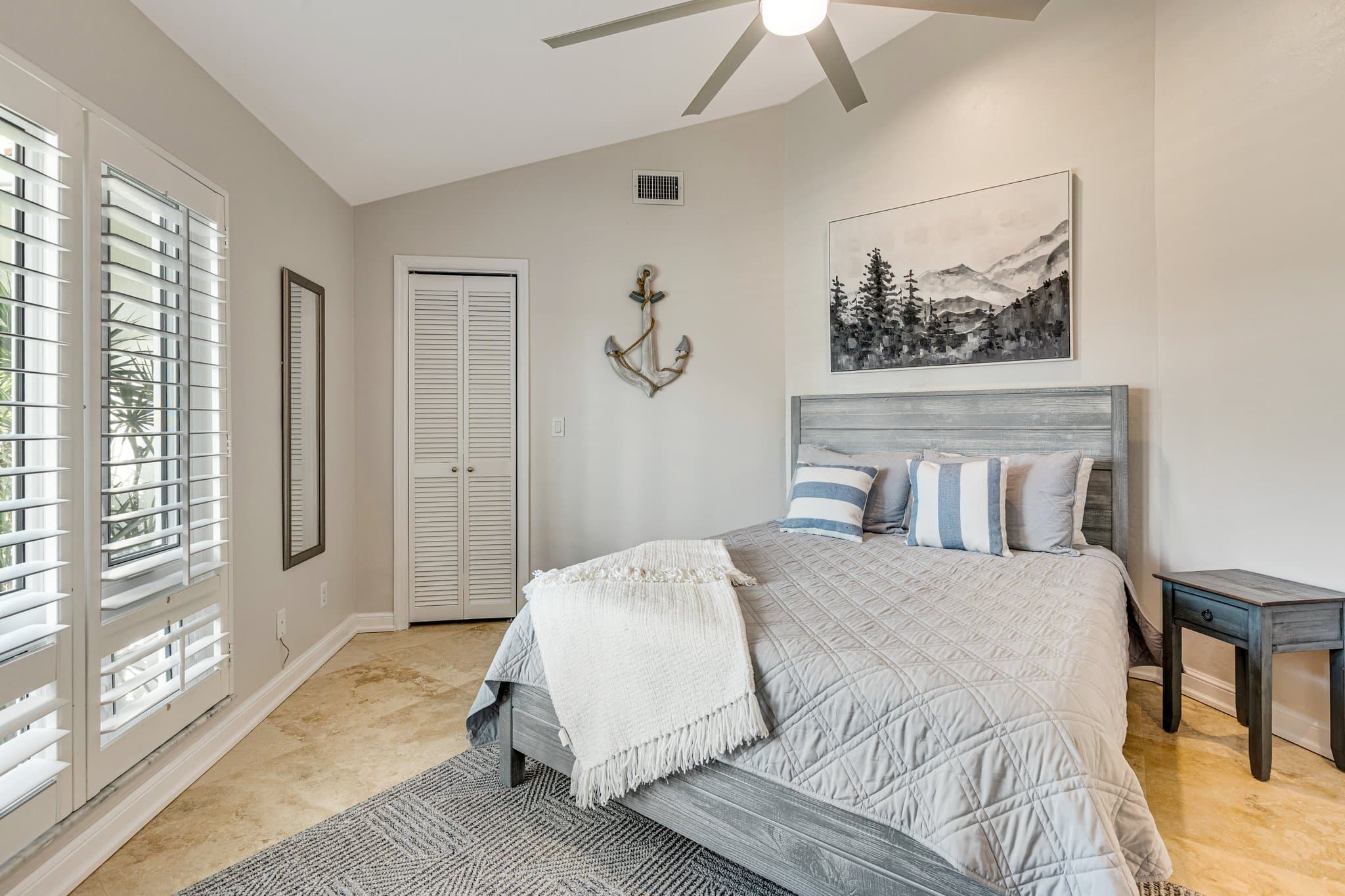 Second bedroom with closet and garden outlook
